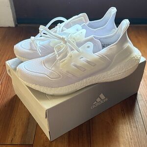 Adidas Ultraboost 22 - NWT